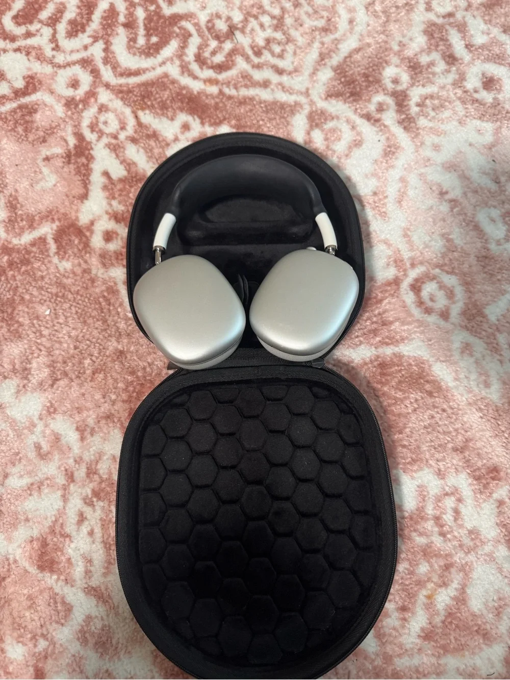 Apple AirPod max. Silver. Used.